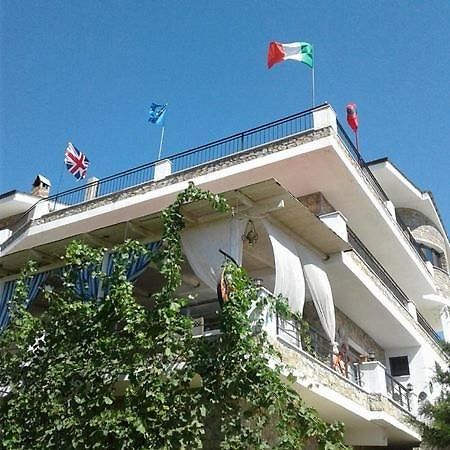 Udenisht Hotel Villa Stone Dream Bar Restaurant מראה חיצוני תמונה
