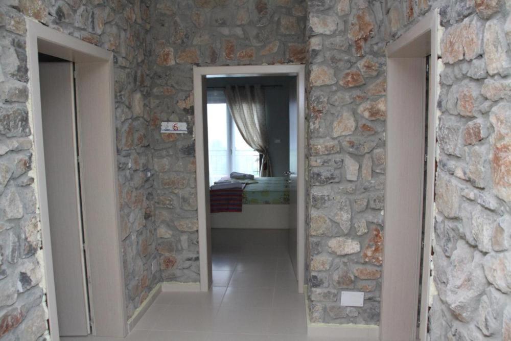 Udenisht Hotel Villa Stone Dream Bar Restaurant מראה חיצוני תמונה