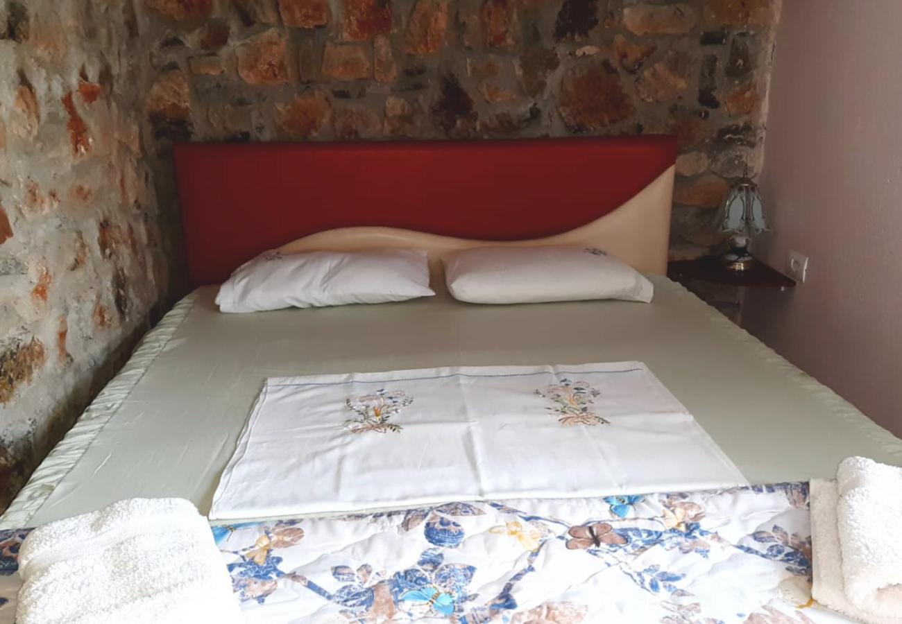 Udenisht Hotel Villa Stone Dream Bar Restaurant מראה חיצוני תמונה
