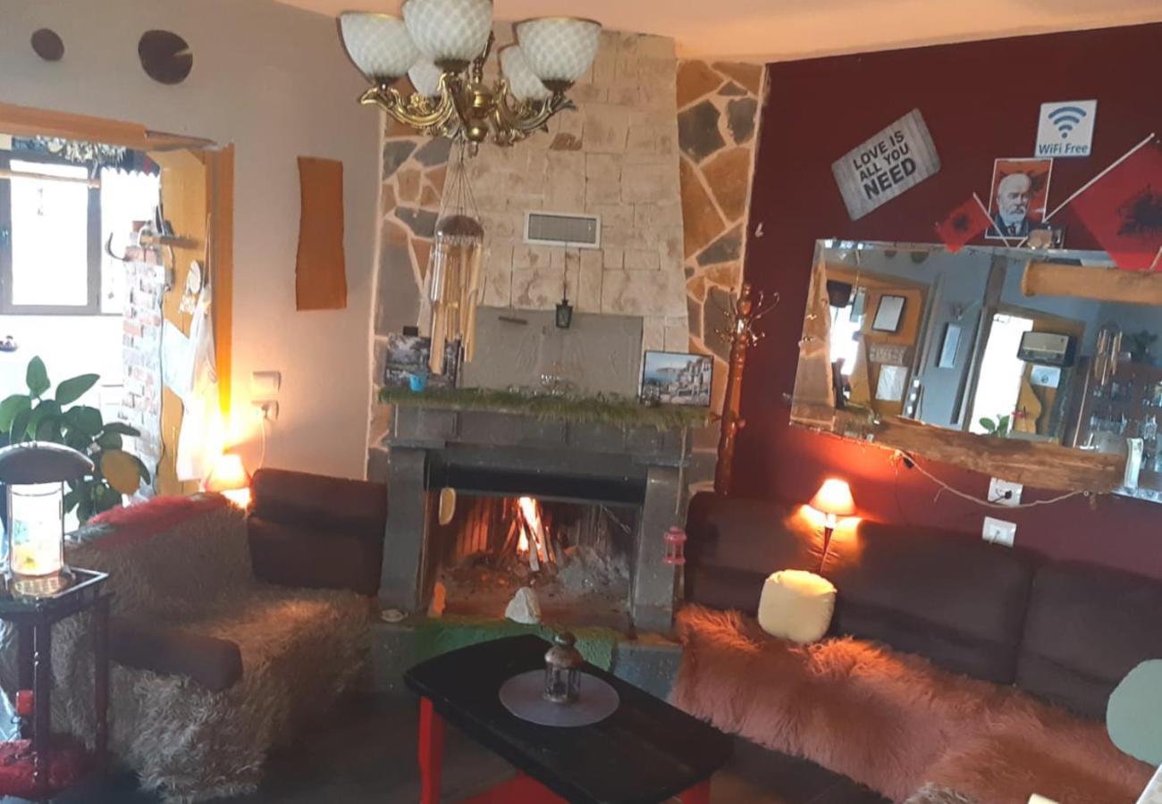 Udenisht Hotel Villa Stone Dream Bar Restaurant מראה חיצוני תמונה