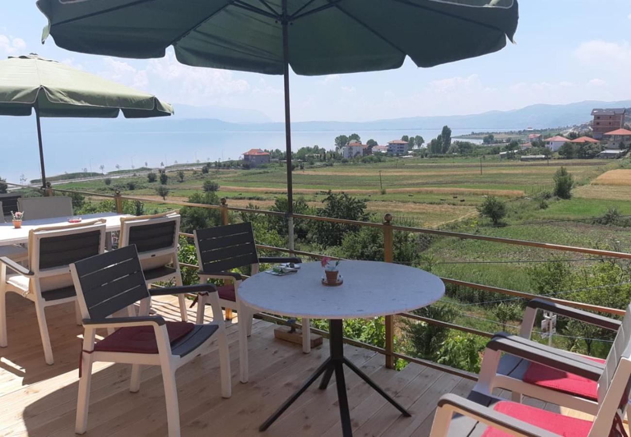 Udenisht Hotel Villa Stone Dream Bar Restaurant מראה חיצוני תמונה