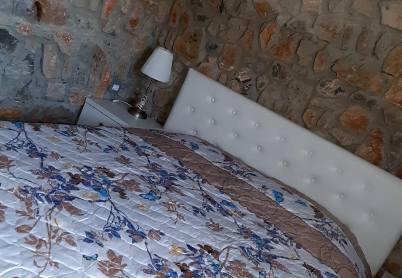 Udenisht Hotel Villa Stone Dream Bar Restaurant מראה חיצוני תמונה