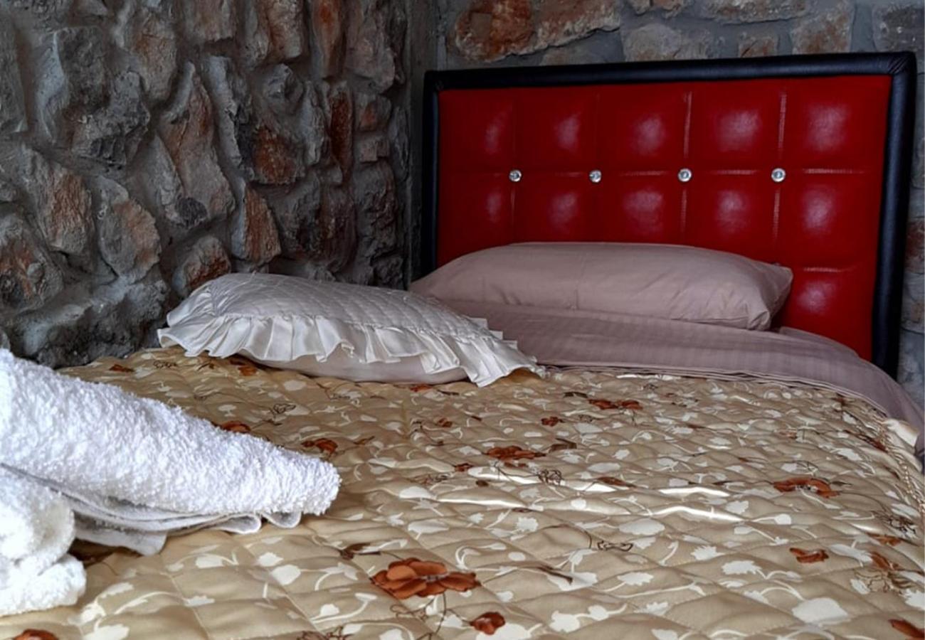 Udenisht Hotel Villa Stone Dream Bar Restaurant מראה חיצוני תמונה