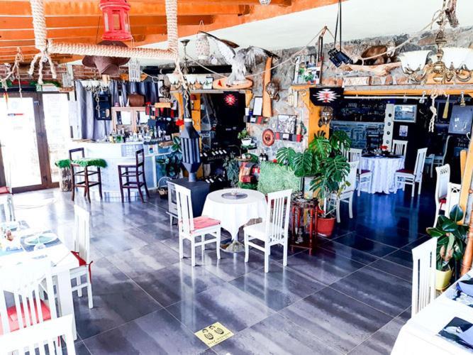 Udenisht Hotel Villa Stone Dream Bar Restaurant מראה חיצוני תמונה