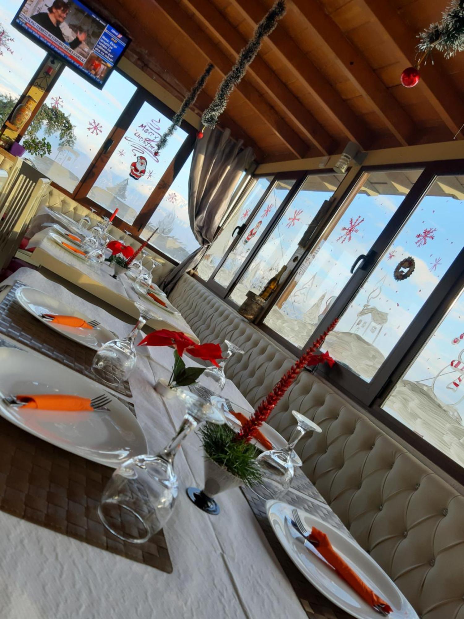 Udenisht Hotel Villa Stone Dream Bar Restaurant מראה חיצוני תמונה
