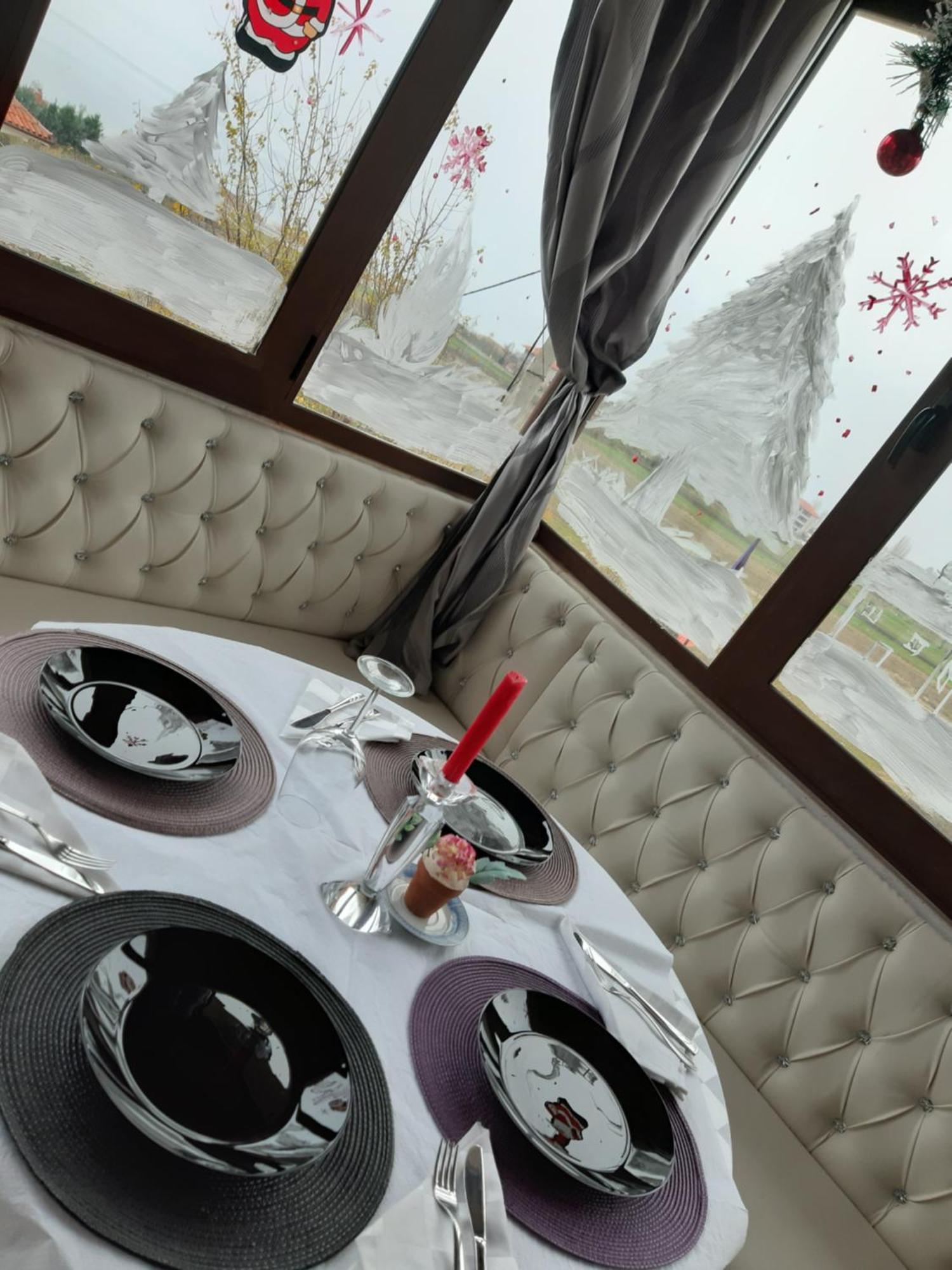 Udenisht Hotel Villa Stone Dream Bar Restaurant מראה חיצוני תמונה