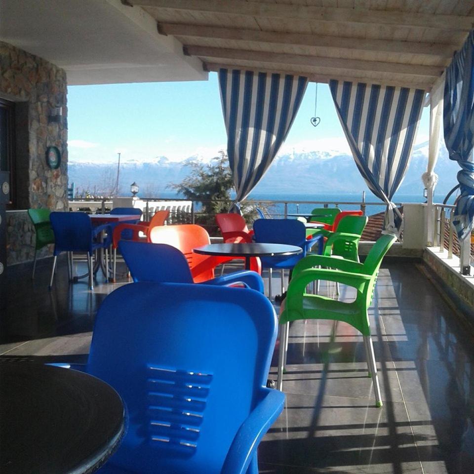 Udenisht Hotel Villa Stone Dream Bar Restaurant מראה חיצוני תמונה
