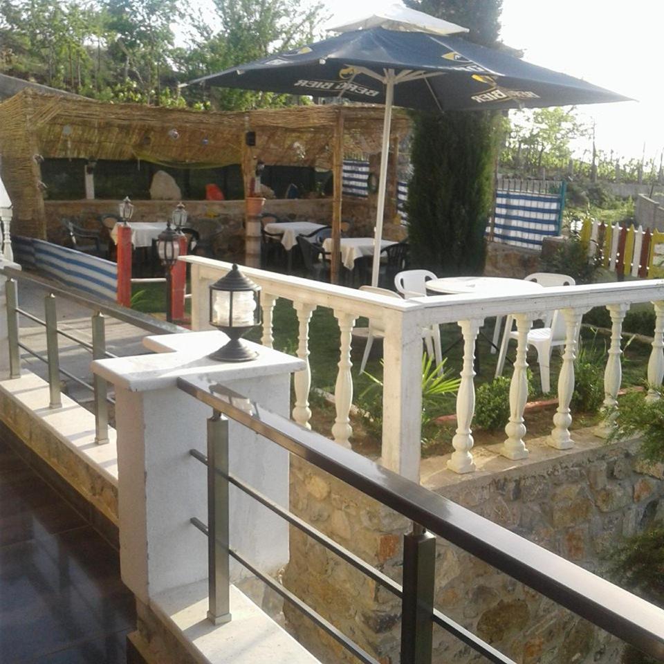 Udenisht Hotel Villa Stone Dream Bar Restaurant מראה חיצוני תמונה