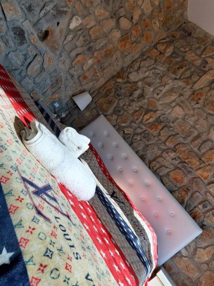 Udenisht Hotel Villa Stone Dream Bar Restaurant מראה חיצוני תמונה